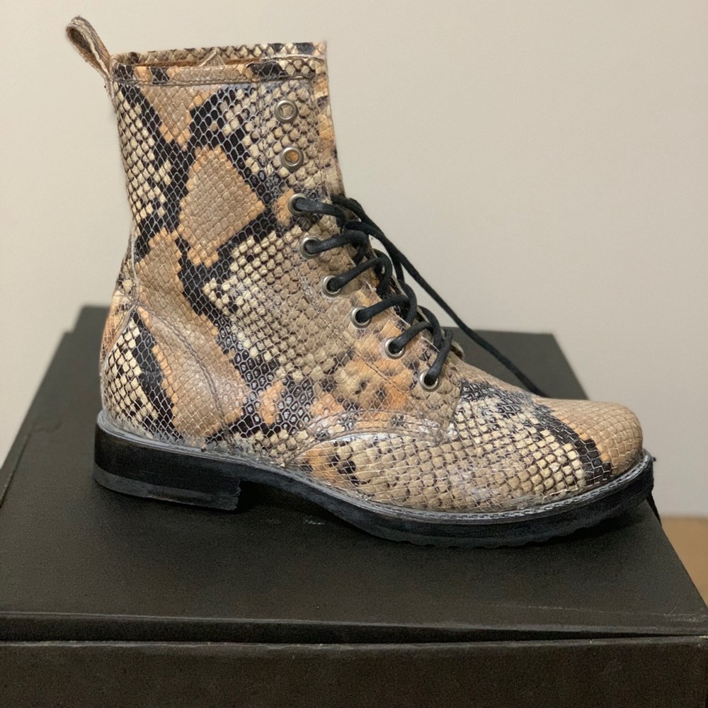 COPY - FRYE VERONICA COMBAT BOOT - TAN MULTI Size 6.5
